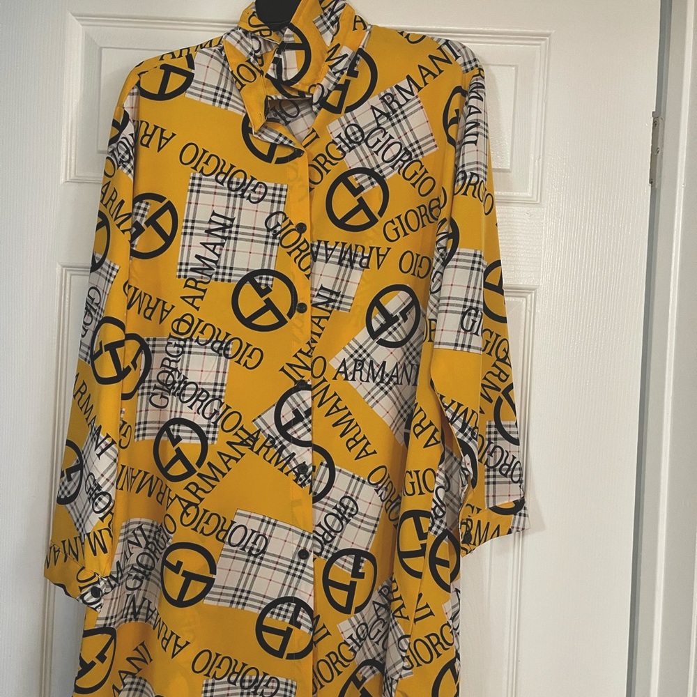 Only worn once, you can wear it with belt, just only one have belt included